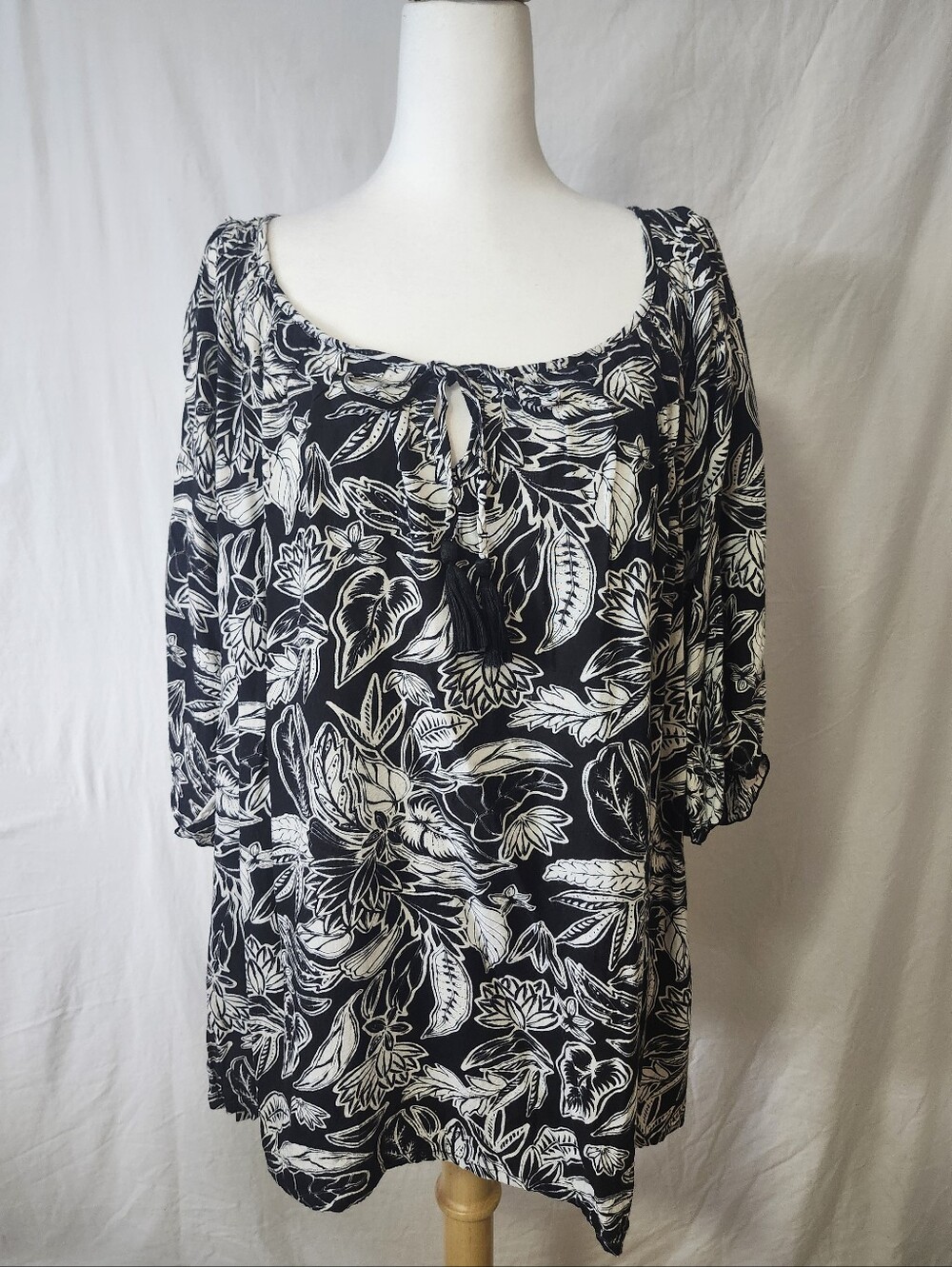 Blue Sky Women's Black & White Floral Peasant Top